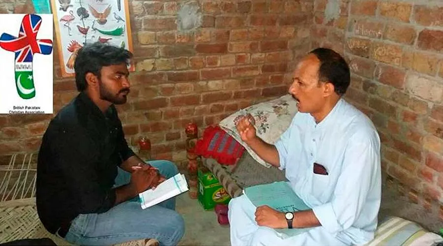 Musa Atique (derecha) durante una entrevista con el BPCA / Foto: britishpakistanichristians.org?w=200&h=150