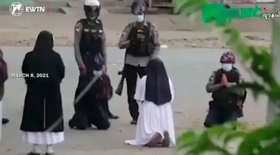 Myanmar: Monja afirma que adorar la Eucaristía le dio fuerzas para orar frente a policías