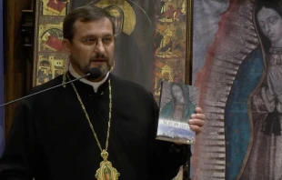 Mons. Mykhaylo Bubniy presenta libro u201cNuestra Seu00f1ora de Guadalupe, Madre de la civilizaciu00f3n del amor de Diosu201d. Cru00e9dito: Captura de video / zhyve.tv. 