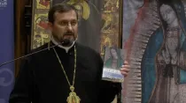 Mons. Mykhaylo Bubniy presenta libro “Nuestra Señora de Guadalupe, Madre de la civilización del amor de Dios”. Crédito: Captura de video / zhyve.tv.