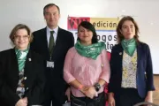 Funcionaria del gobierno de López Obrador posa con pañuelo verde del aborto