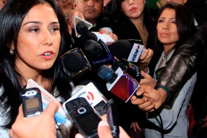 Perú: Mayoría desaprueba a Primera Dama pro aborto acusada de corrupción