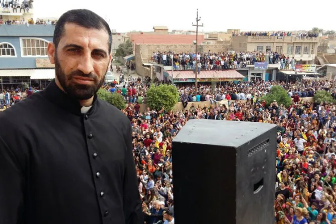 La Iglesia martirizada en Irak recibe con esperanza al Papa, dice sacerdote víctima de ISIS