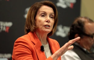 Nancy Pelosi. Cru00e9dio: Gage Skidmore (CC BY-SA 2.0) 