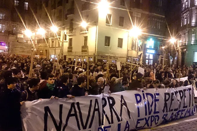 Miles vuelven a salir a las calles para pedir retiro de exposición blasfema en Pamplona