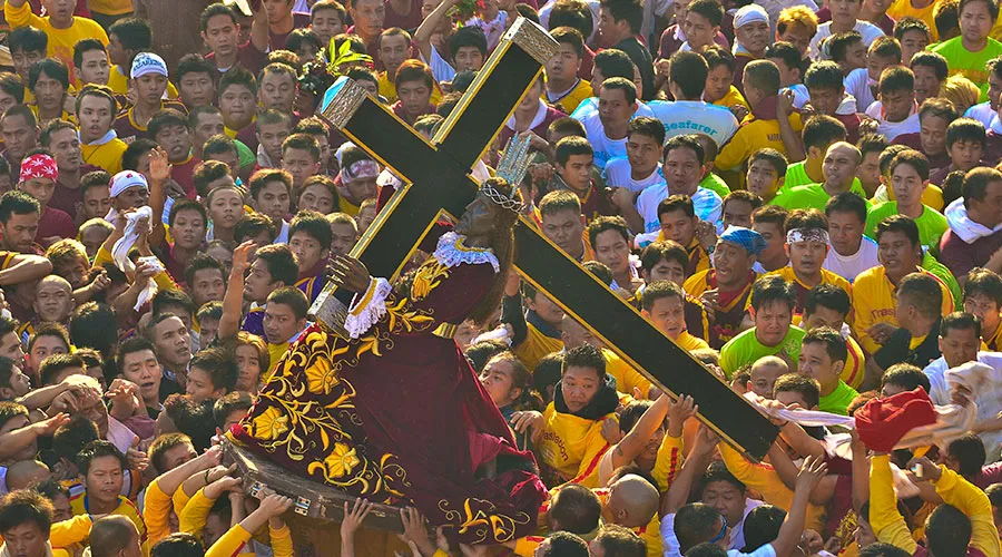 Procesión del Nazareno Negro en Filipinas. Créditos: Jsinglador (CC BY-SA 3.0)