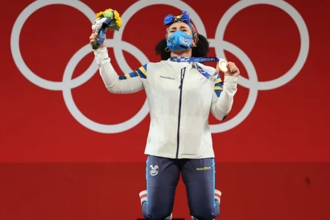 Primera mujer ecuatoriana en ganar medalla de oro en olimpiadas agradece a Dios