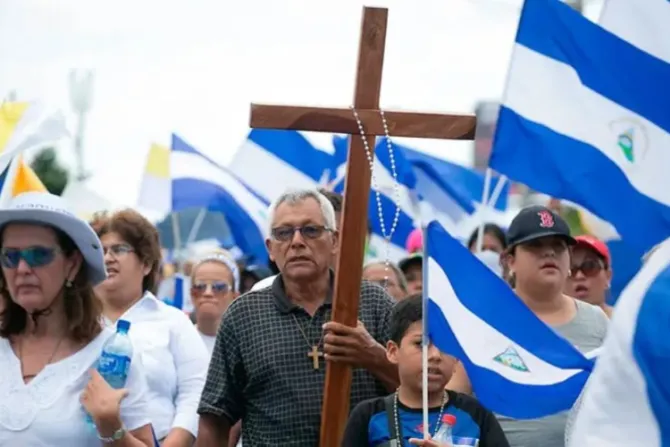 Católica exiliada de Nicaragua narra la persecución “espantosa” contra la Iglesia