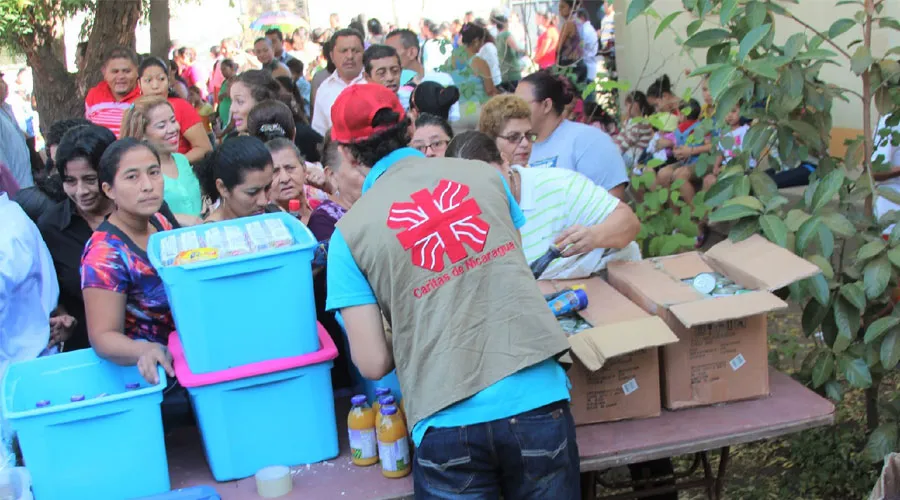 Voluntarios de Cáritas reparten ayuda entre ciudadanos de Nicaragua. Foto: Cáritas Internationalis