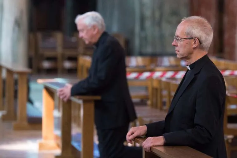 El Cardenal Vincent Nichols y el arzobispo anglicano Justin Welby rezan en la catedral de Westminster. Crédito: Mazur/cbcew.org.uk