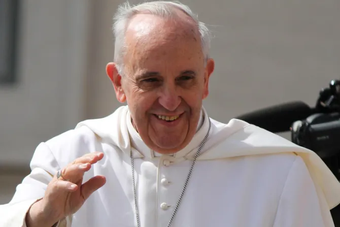 Niegan malestar del Papa por libro de cardenales que defienden el matrimonio
