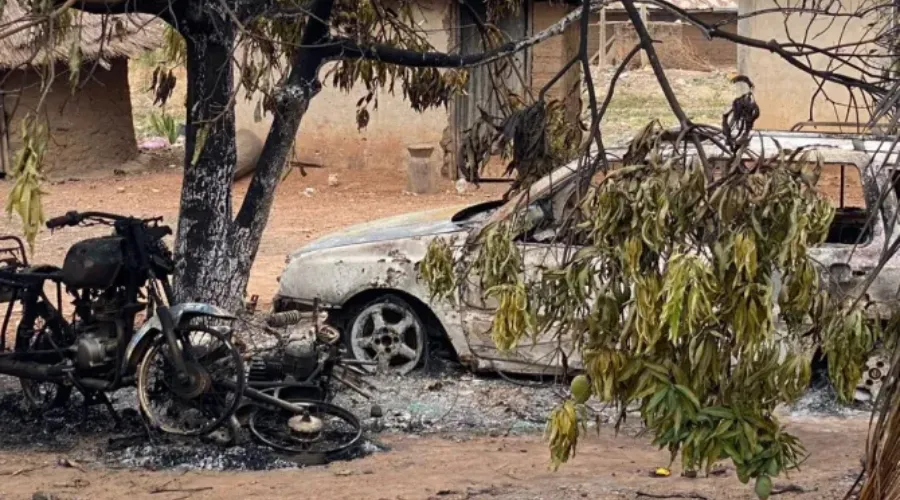 Vehículos quemados después de la redada del Viernes Santo el 7 de abril de 2023 en Ngban, estado de Benue, Nigeria. Crédito: Cortesía de la Comisión de Justicia, Desarrollo y Paz?w=200&h=150