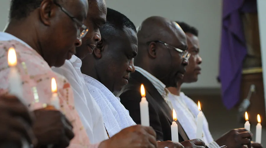 Misa dominical con la Capellanía Católica de Nigeria. Crédito: Mazur/catholicchurch.org.uk (CC BY-NC-ND 2.0)