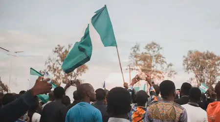 Aldeanos cristianos denuncian que les dispararon desde helicóptero militar nigeriano