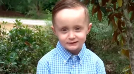 Tiene 5 au00f1os, dio comida a un indigente pero lo que hizo despuu00e9s conmueve a miles