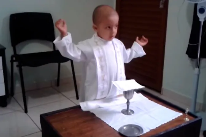VIDEO: Falleció el niño que “celebraba Misa” y quería ser Papa