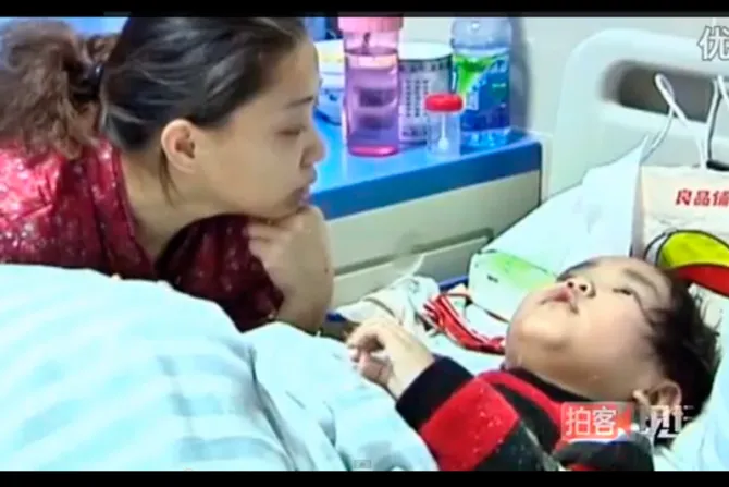 [VIDEO] China: Antes de morir, niño pide donar su riñón a su madre y le salva la vida