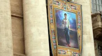 El tapete instalado en el Vaticano para la canonización. Foto: Daniel Ibáñez / ACI Prensa