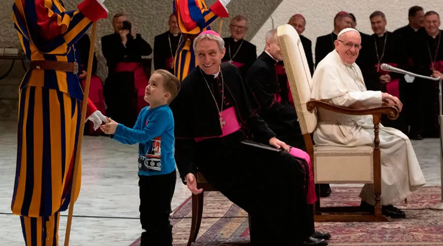 El pequeño Wenzel durante la audiencia del Papa Francisco - Foto: Vatican Media / ACI Prensa