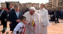 Niño Yarik Peña junto al Papa Francisco / Captura de pantalla (Youtube)
