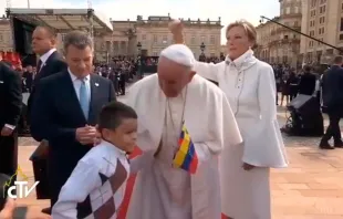 Niño Yarik Peña junto al Papa Francisco / Captura de pantalla (Youtube) 