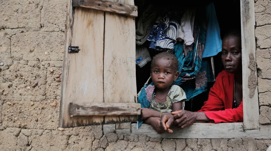 Imagen referencial / Niña en el pueblo de Gueckedou, epicentro de la epidemia de ébola en Guinea. Foto: afreecom / Idrissa Soumaré / Flickr European Commission DG-ECHO (CC-BY-ND-2.0)?w=200&h=150