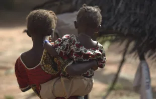 Niños en región afectada por el ébola en África occidental. Foto: UNICEF Guinea (CC BY-NC-SA 2.0) 
