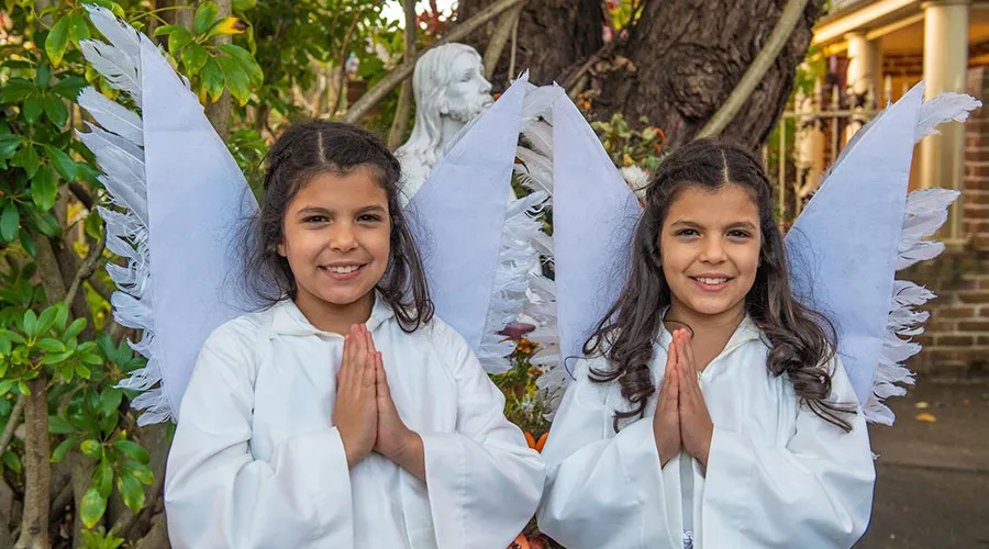 Niñas vestidas de ángeles. Crédito: Arquidiócesis de Sídney