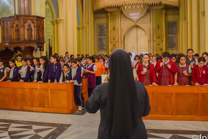 Cientos de niños de Jerusalén rezan el Rosario por la unidad y paz en el mundo