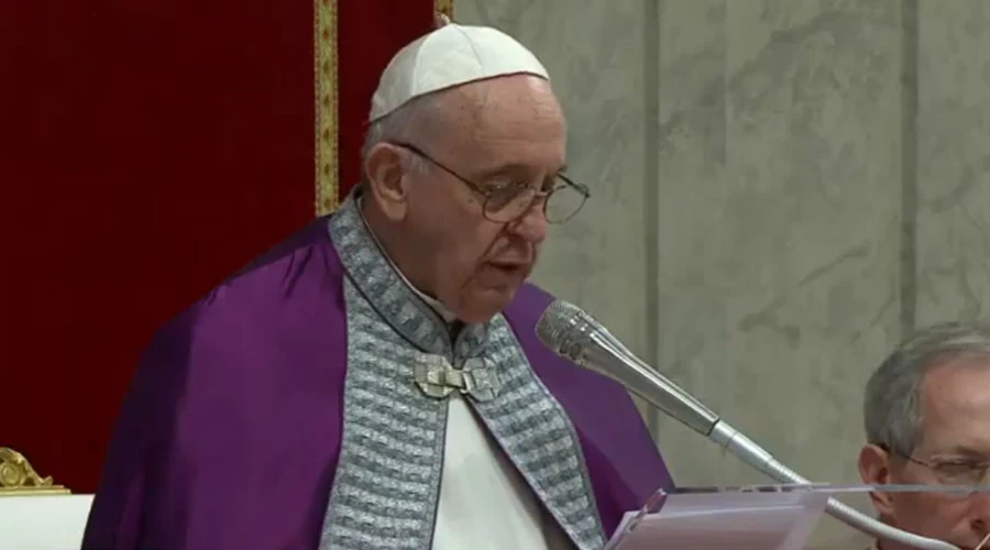 El Papa Francisco en la Celebración Penitencial este viernes en la Basílica de San Pedro. Captura Youtube?w=200&h=150