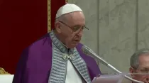 El Papa Francisco en la Celebración Penitencial este viernes en la Basílica de San Pedro. Captura Youtube