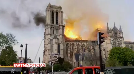 Sacerdote salvó Santísimo Sacramento y corona de espinas en incendio de Notre Dame