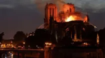 Catedral de Notre Dame en llamas. Foto: ArchiMadrid. 