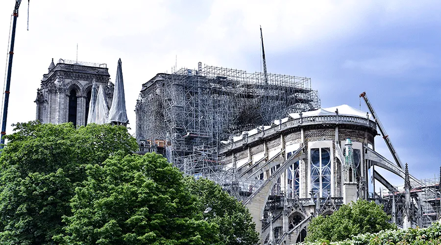 Fotografía de la Catedral de Notre-Dame de París semanas después del incendio de 2019/ Crédito: Unsplash