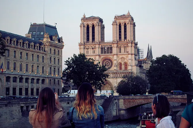 Cripta y partes de la plaza de Catedral de Notre Dame serían reabiertas