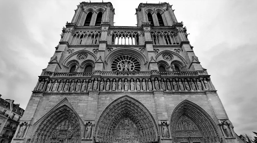 Ola de calor de Europa podría dañar a Notre-Dame, advierte arquitecto