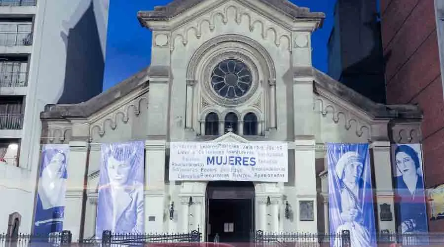 Iglesia Nuestra Señora del Carmen La Mayor, Cordón, Montevideo. Crédito: Arquidiócesis de Montevideo (ICM - F.Gutiérrez).
