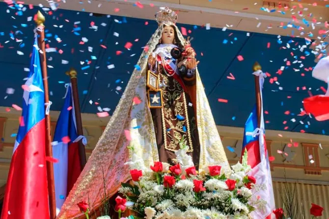 Fieles honran a la Virgen del Carmen y elevan oraciones por Chile