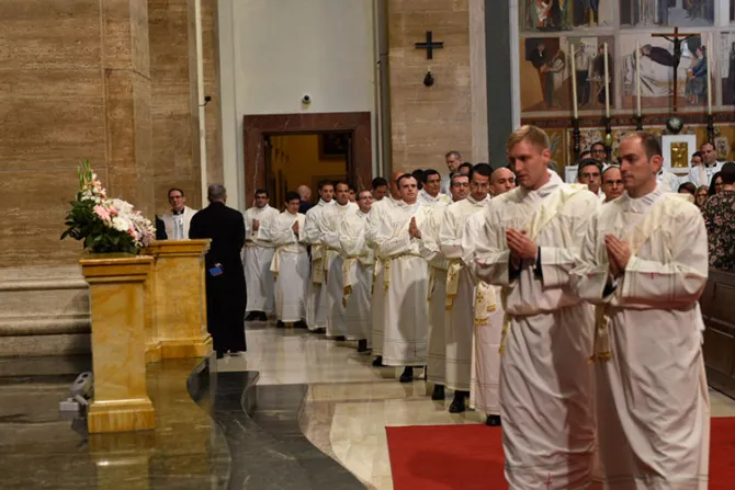 Ordenan en Roma a 24 sacerdotes del Opus Dei de 9 países