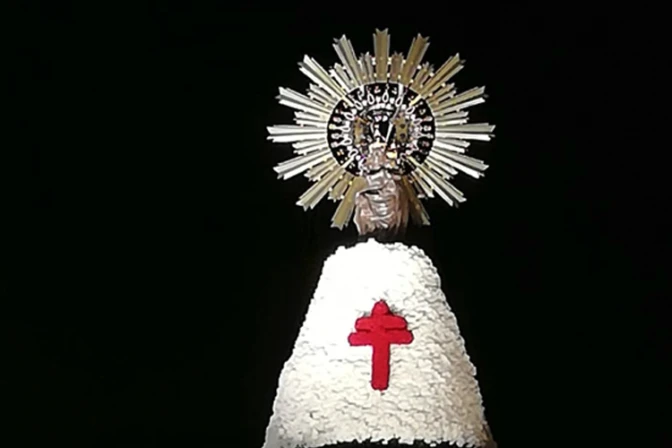 Así puedes ofrecer un ramo de flores a la Virgen del Pilar y ayudar a misioneros