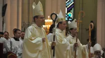 Los tres nuevos Obispos auxiliares de Madrid durante su ordenación episcopal. Foto: ArchiMadrid. 