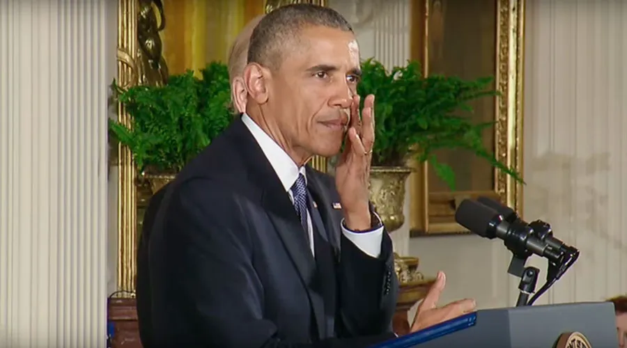 Barack Obama se limpia una lágrima durante su discurso sobre el control de armas. Foto: Captura de video / La Casa Blanca.