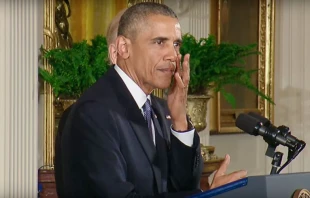 Barack Obama se limpia una lu00e1grima durante su discurso sobre el control de armas. Foto: Captura de video / La Casa Blanca. 