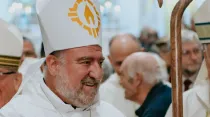 Mons. Ernesto Fernández en su consagración episcopal. Crédito: Arquidiócesis de Rosario