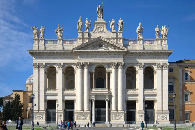 Obispo anglicano celebra "misa" en Basílica Catedral del Papa por "defecto de comunicación"