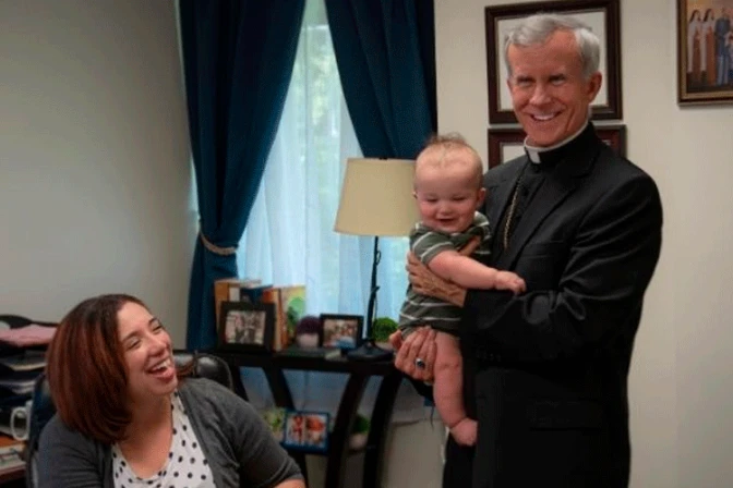 Obispo crea modo de formar “cristianos del siglo XXI” con el “fervor del siglo I”