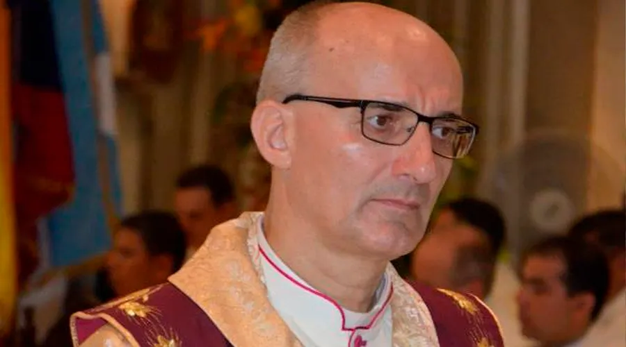 El Papa Francisco acepta la renuncia de obispo nombrado hace un mes
