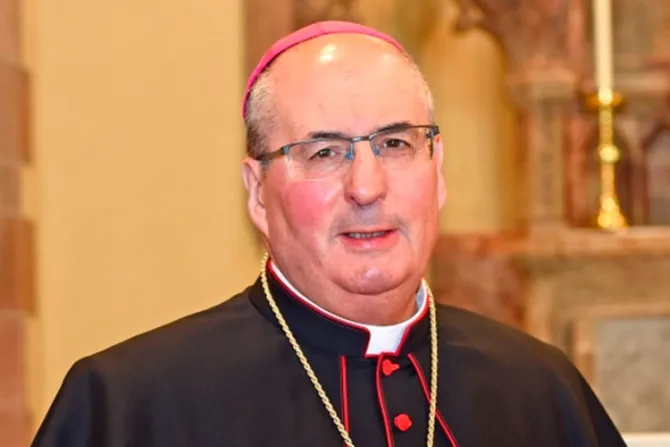 Arzobispo fallece a días de dar positivo al coronavirus