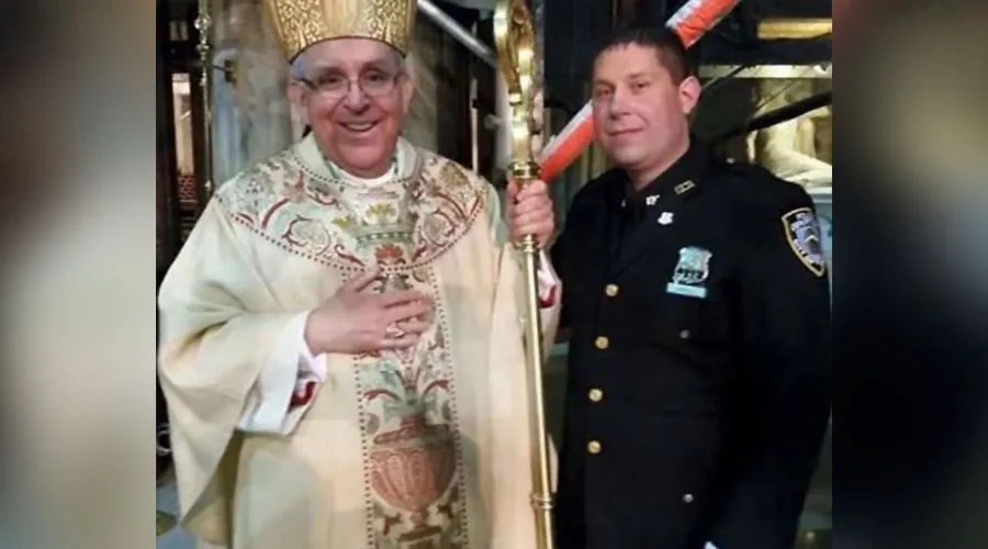 Obispo John O'Hara con Policia Charlie Carroll / Foto: Charlie Carroll?w=200&h=150