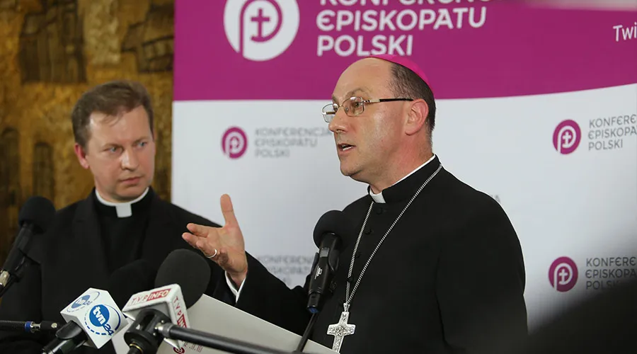 Conferencia de prensa de la conferencia de obispos polacos llevada a cabo en Varsovia, 22 de mayo de 2019 / Crédito: episkopat.pl vía Flickr (CC BY-NC-SA 2.0).?w=200&h=150